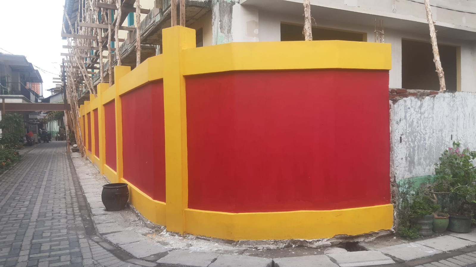 Proyek Pengecatan Pagar di Area Surabaya
