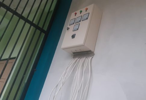 Proyek Pengerjaan Panel Listrik di Perusahaan Area Surabaya